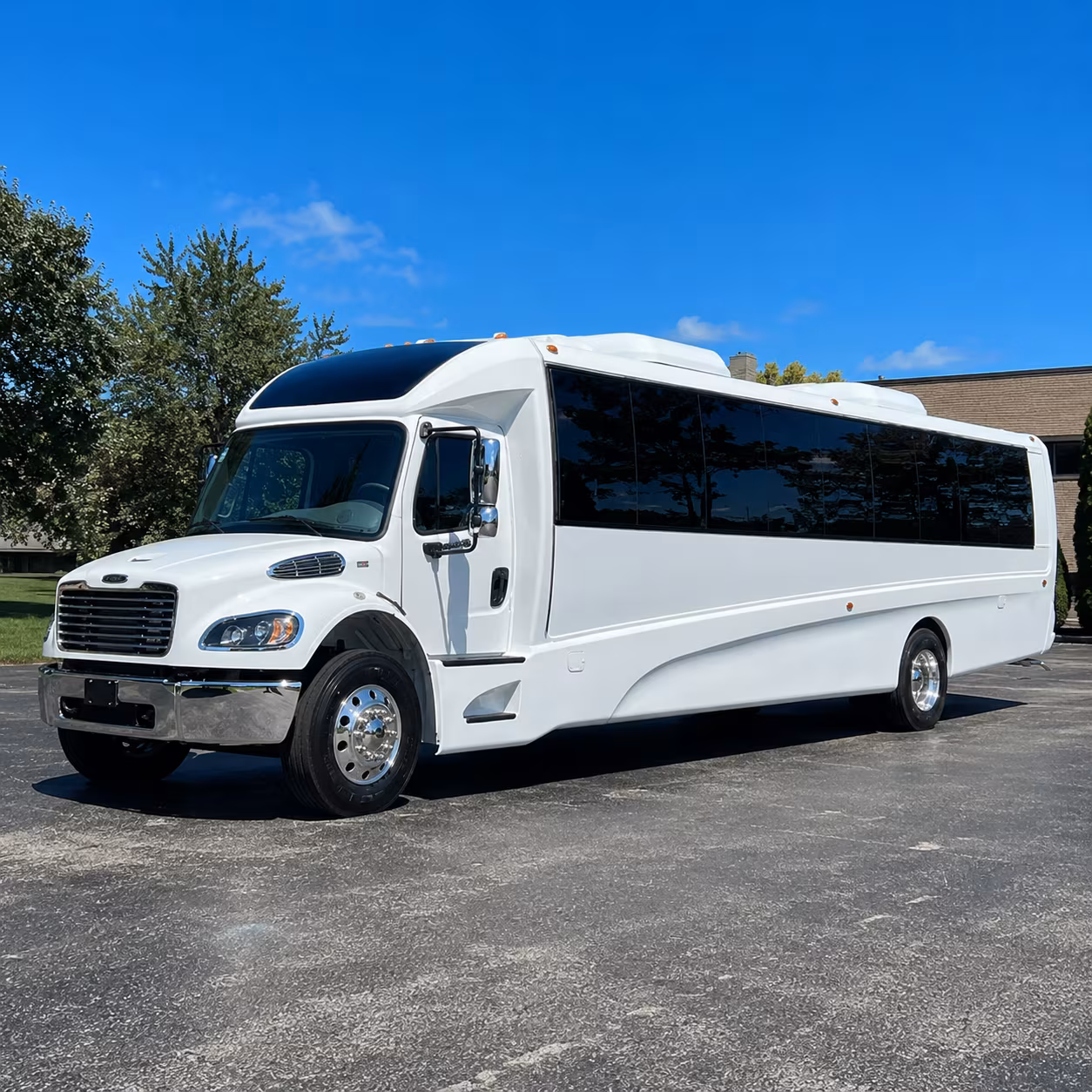 lynn 25 passenger minibus