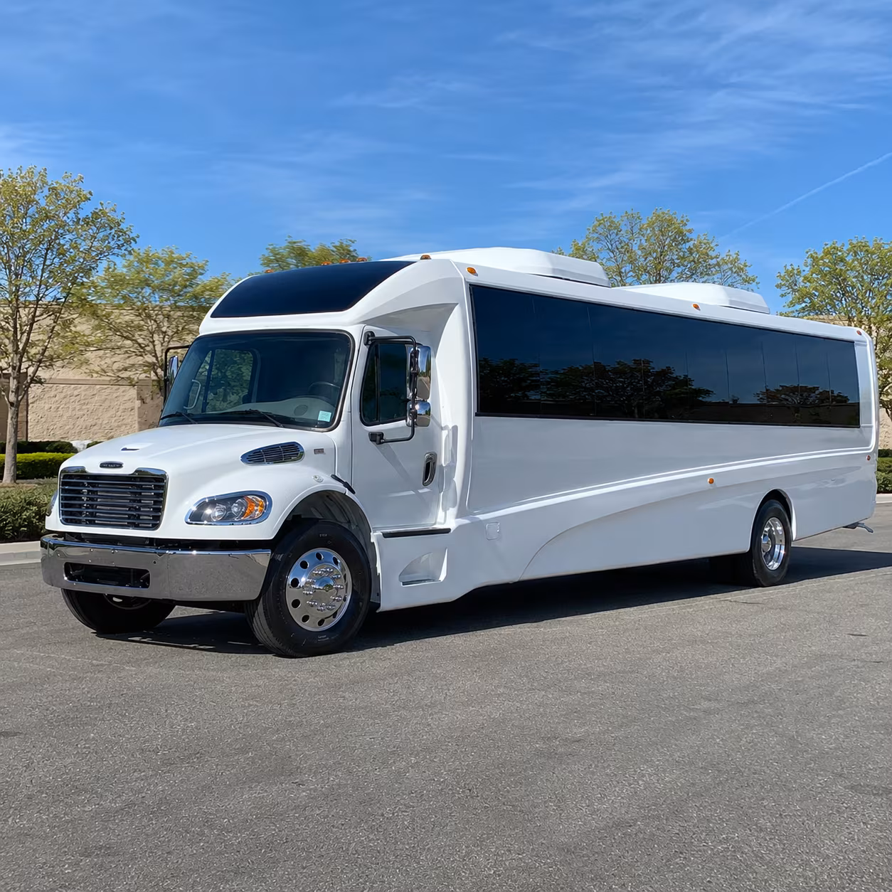 lynn 28 passenger minibus