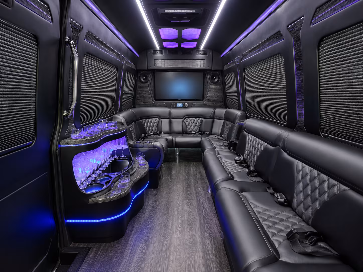 lynn 28 passenger party bus